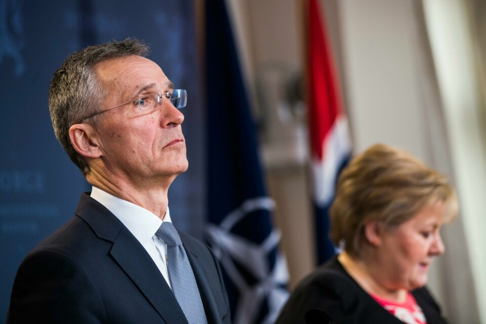 BESØK: NATO-sjef Jens Stoltenberg besøker Norge. Mandag snakket han med statsminister Erna Solberg.