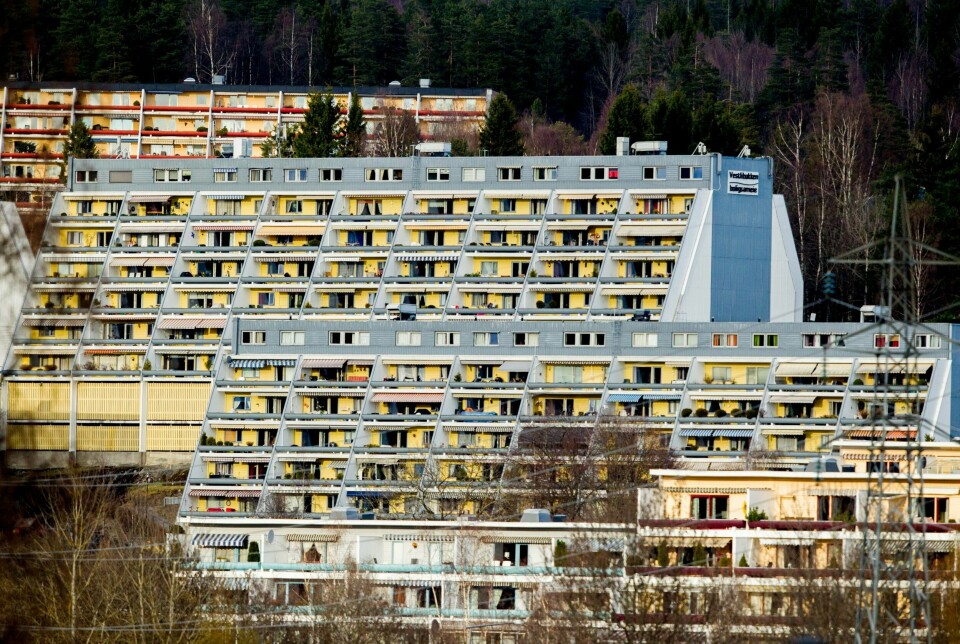 BEKYMRET: Bildet viser terrasse-blokker på Stovner i Oslo. Natteravnene i bydelen er bekymret for barn og unge som bor der.