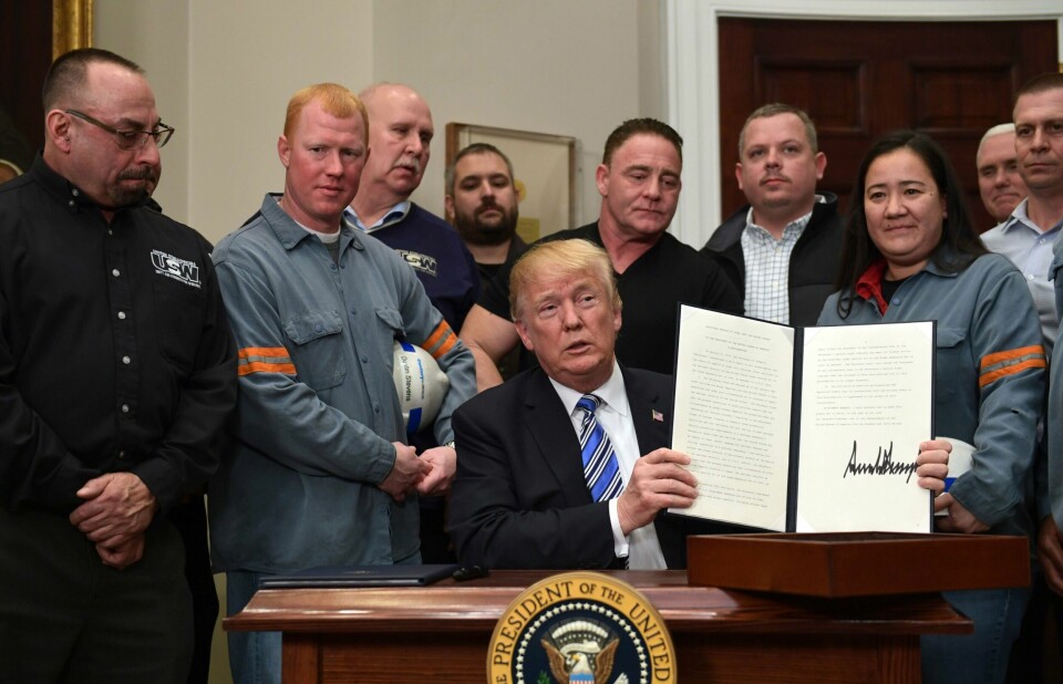 TOLL: President Donald Trump i USA vil ha mer toll på varer fra utlandet. Han ønsker å beskytte næringslivet i USA og jobbene der.