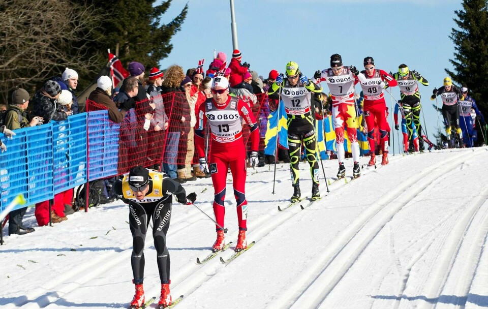 FOLKEFEST: Folk vil stå langs løypa og heie. I helga er det både femmil og tremil i Holmenkollen i Oslo, og mange konkurranser i hopp. Det er også meldt strålende vær.