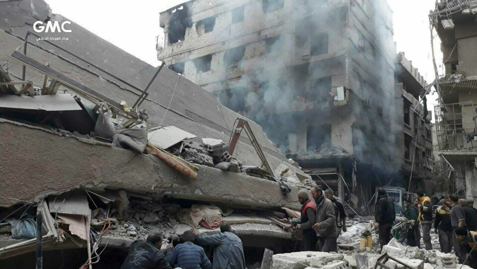 BOMBET: Folk i Øst-Ghouta lider. Regimet i Syria bomber området.