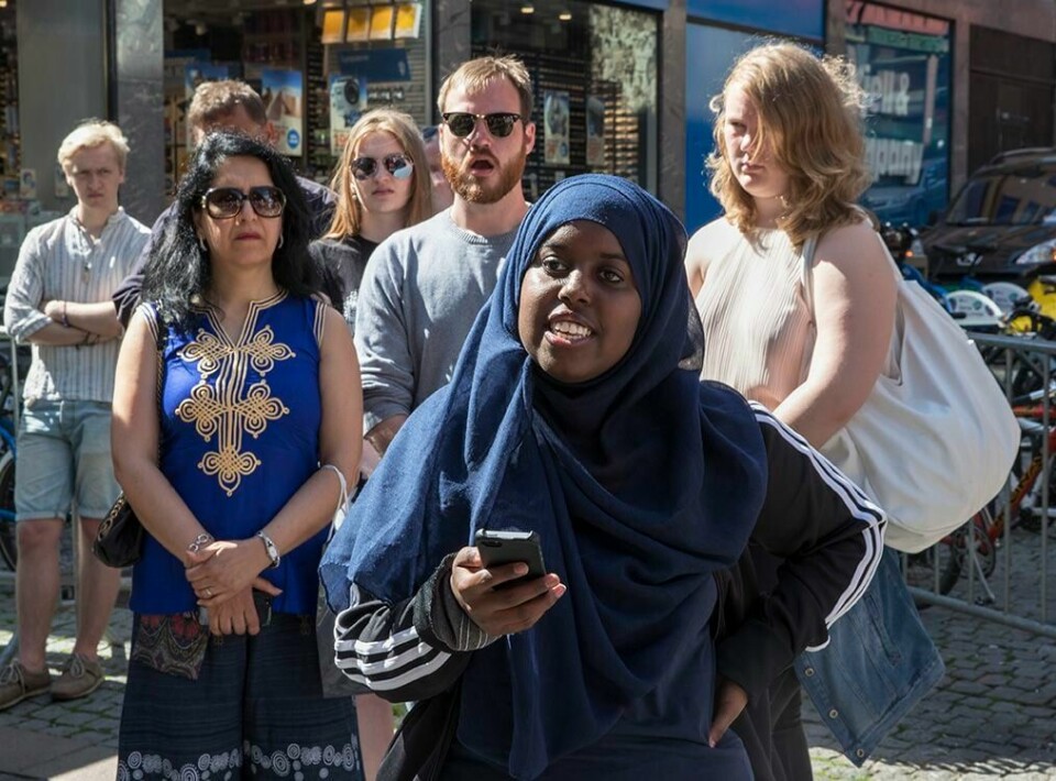 HETS: Sumaya Jirde Ali blir truet til taushet. Hun hetses blant annet i kommentarfelt på nettet. Statsministeren mener det er helt uakseptabelt.