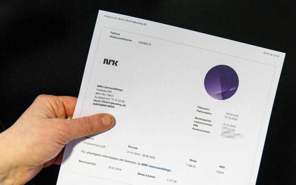REGNING: Alle som eier en TV må betale til NRK. De sender regning to ganger i året.