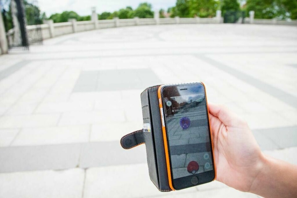 SPILL: Mange har blitt hektet på det nye Pokémon-spillet. Da er det fort gjort å glemme trafikkregler.