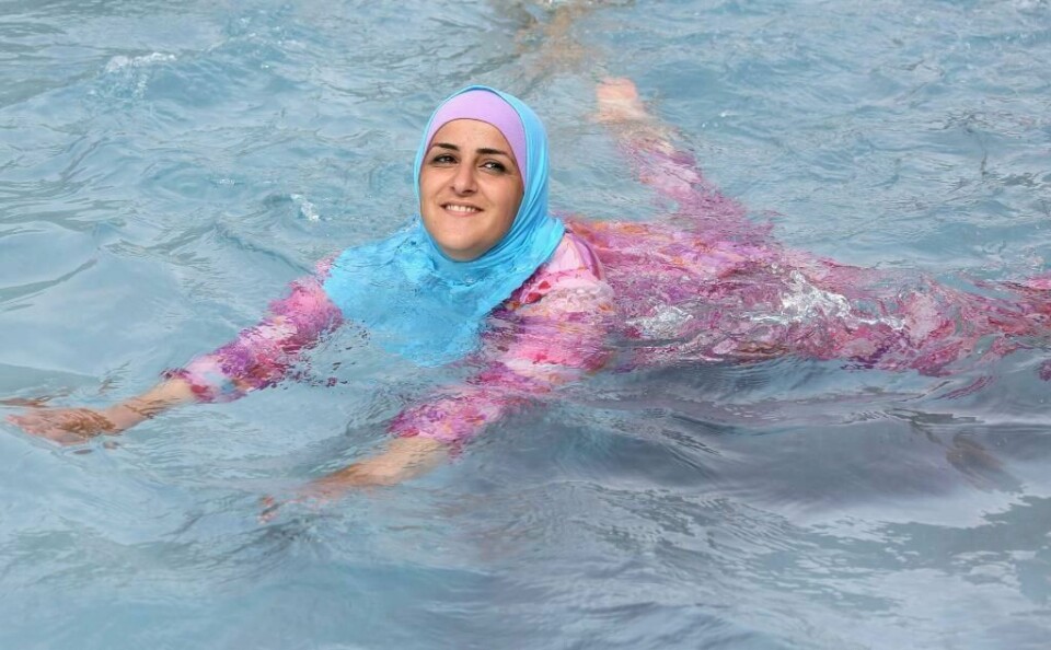 BURKINI: En barneskole i Troms lar jenter bade i burkini fra høsten.