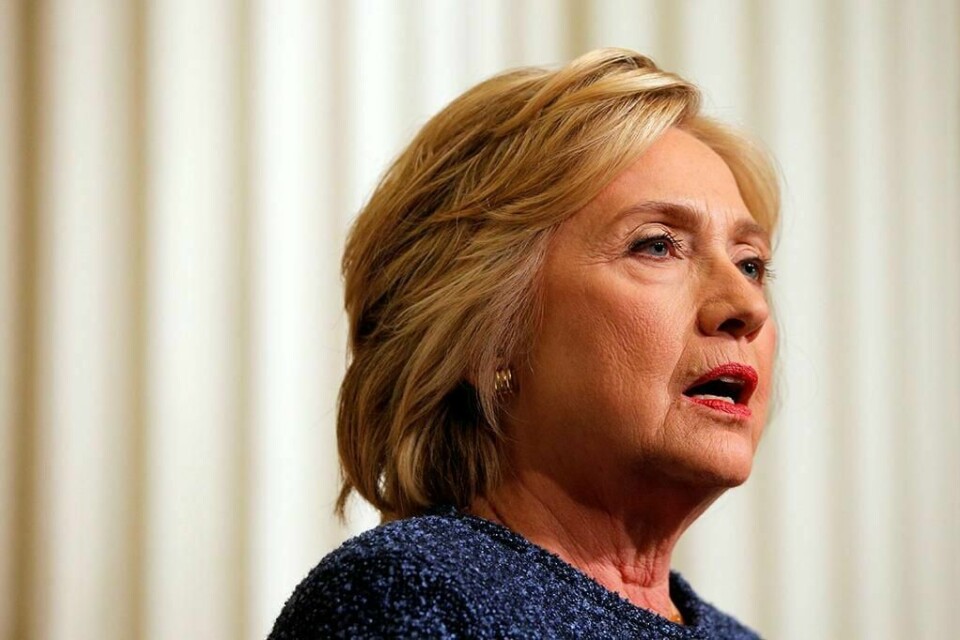 BEDRE: Hillary Clinton har vært syk med lungebetennelse. Nå er hun frisk nok til å jobbe igjen.