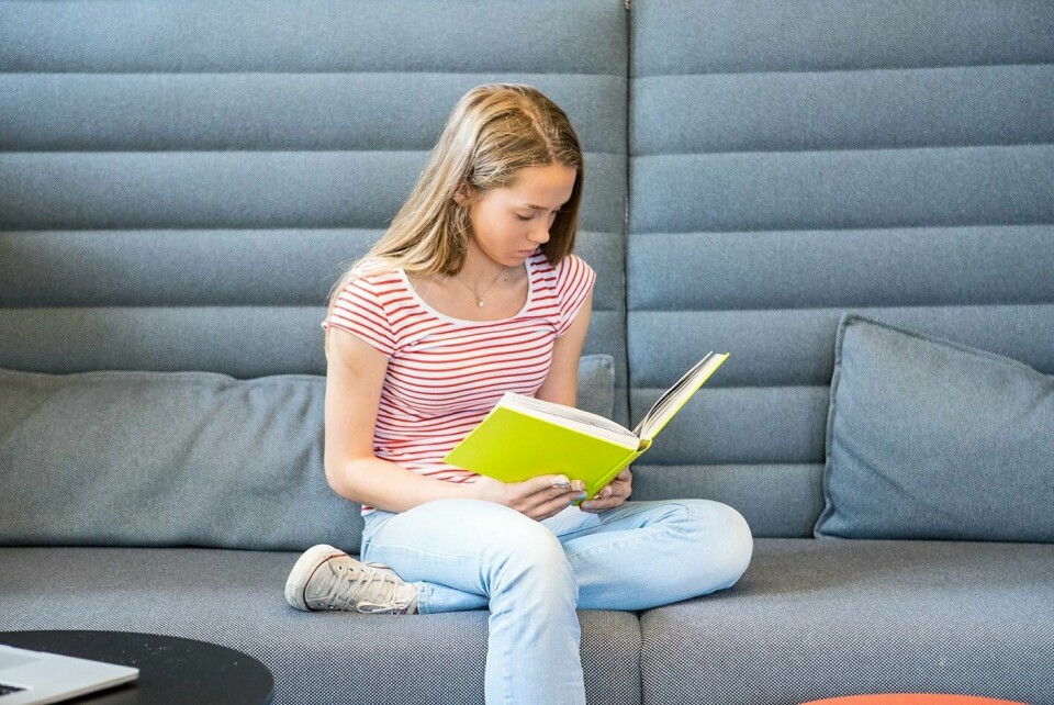 LESER: Bøkene til Roald Dahl leses fremdeles av mange barn og unge.