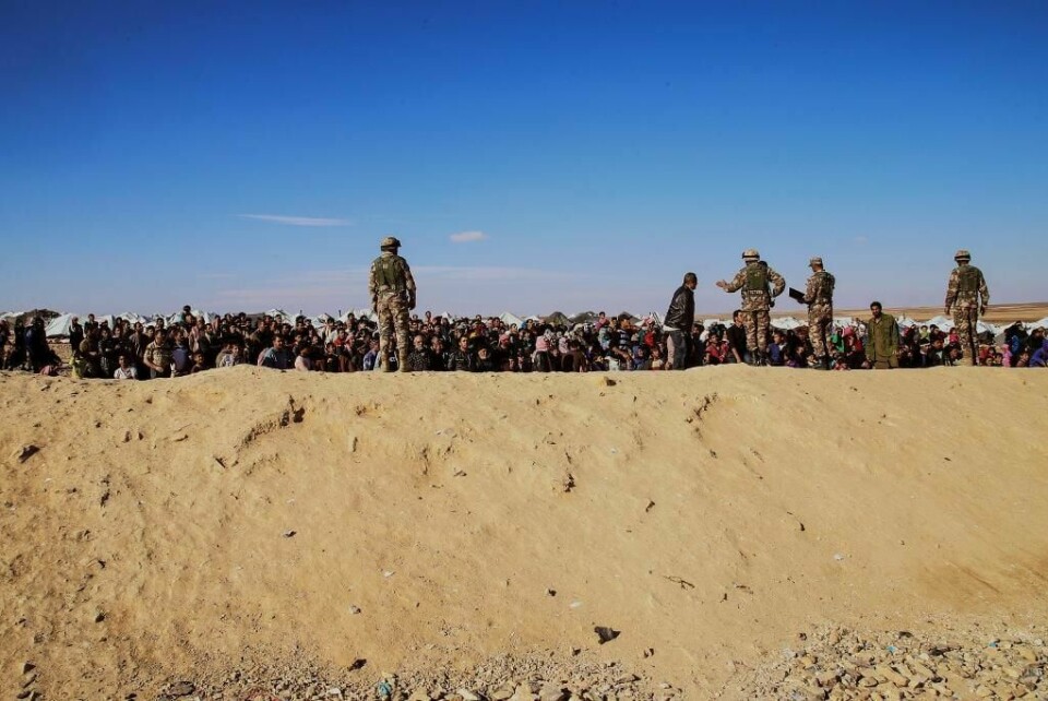 ØRKEN: Millioner av syrere bor fortsatt midt i krigen. Men noen forsøker å komme seg til Jordan. De må bo i ørkenen. Bildet er fra grensa mellom Syria og Jordan i januar.