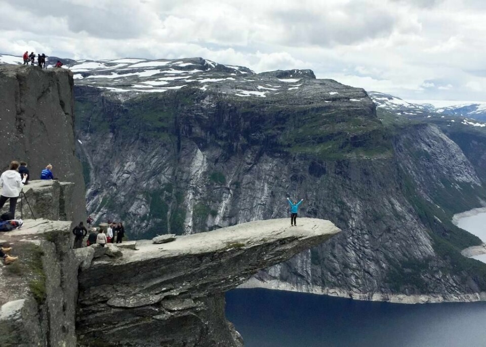 POPULÆR: Klippen Trolltunga i Hordaland er populær. Ikke alle klarer å gå dit.