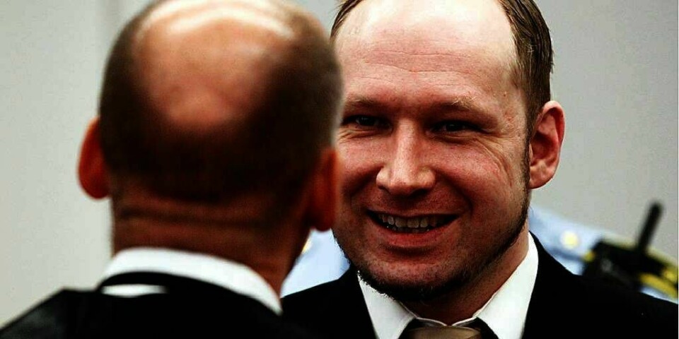 SMILER: Det er vanskelig for familie til ofre fra terroren 22. juli å se at Anders Behring Breivik (bildet) smiler. – Det er umulig for folk å forstå det. Det gjør inntrykk, sier advokat Christan Lundin.