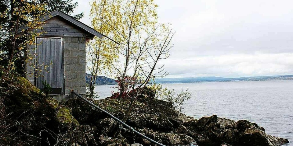 GJEMTE SEG: Her ved pumpehuset på Utøya ble den største gruppen av ungdommer funnet døde. De ble drept av skuddene til Anders Behring Breivik.