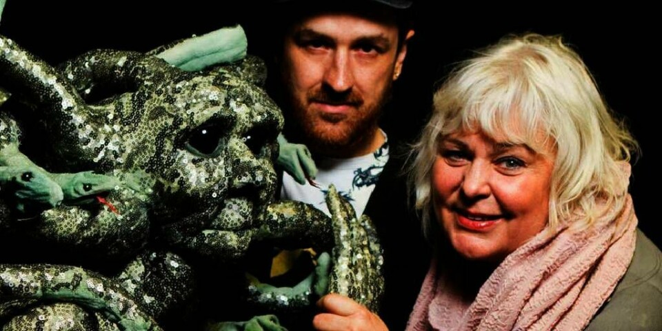 DUKKER: Riksteateret viser et stykke med dukker til høsten. Det er ment for voksne og er laget av nederlandske Duva Paiva Company. Teatersjef Ellen Horn (til høyre) skal selv regissere stykket om Hakkebakke-skogen til høsten.