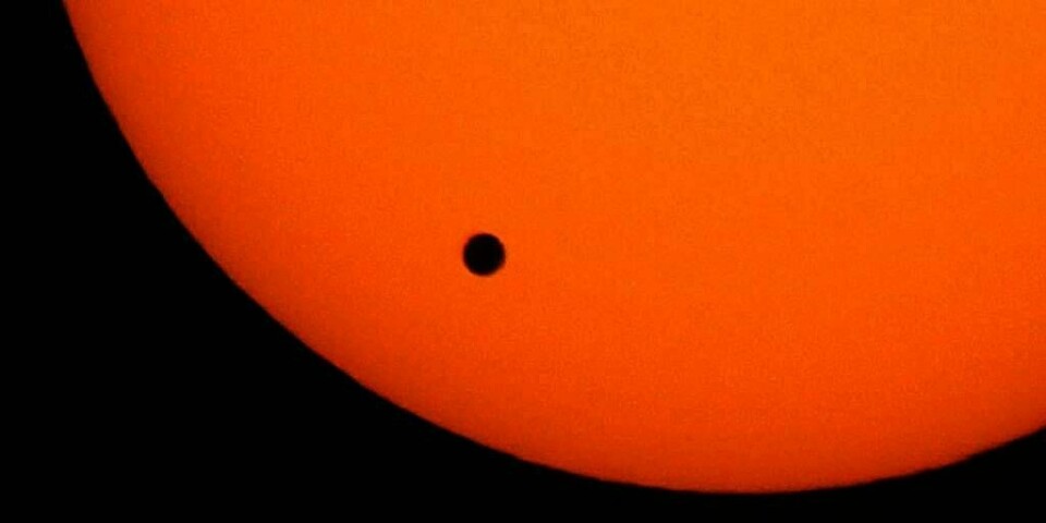 SVEVER:  Planeten Venus passerer foran sola natt til onsdag. Det blir over 100 år til neste gang du kan se det.