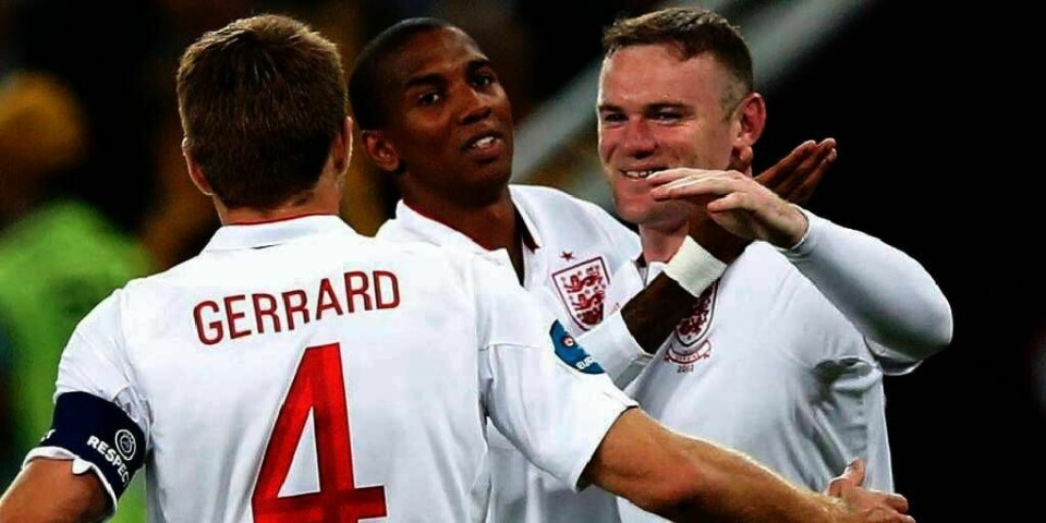 KVARTFINALE England øver på straffespark før kampen mot Italia. Her jubler de etter Wayne Rooneys mål mot Ukraina.