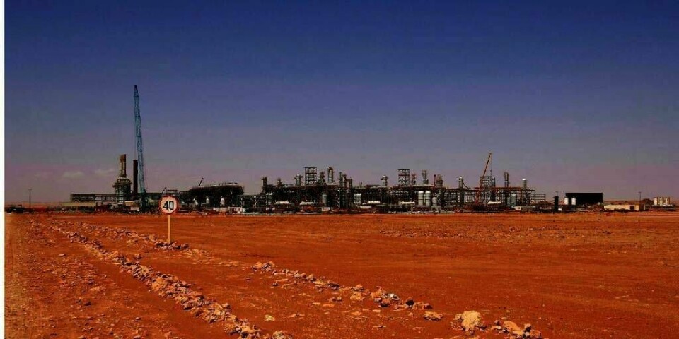 ANGREPET: Dette anlegget for gass i Algerie ble angrepet onsdag. Islamistiske terrorister holder mange ansatte som gisler. Ni nordmenn skal være blant dem.