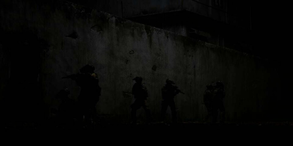 FILM: Filmen «Zero Dark Thirty» handler om jakten på terroristen Osama Bin Laden. Filmen viser flere scener med tortur. Det er nødvendig å vise dette, mener skuespiller.