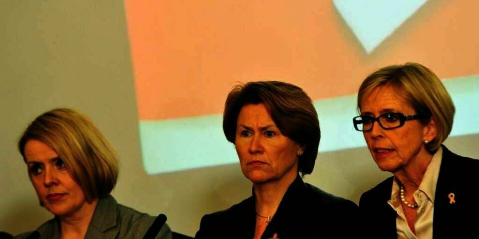 TRUSLER: Marie Benedicte Bjørnland (til venstre) er sjef for Politiets sikkerhetstjeneste (PST). Mandag la hun fram en rapport om sikkerheten i Norge sammen med justisminister Grete Faremo og forsvarsminister Anne Grete Strøm Erichsen (til høyre).