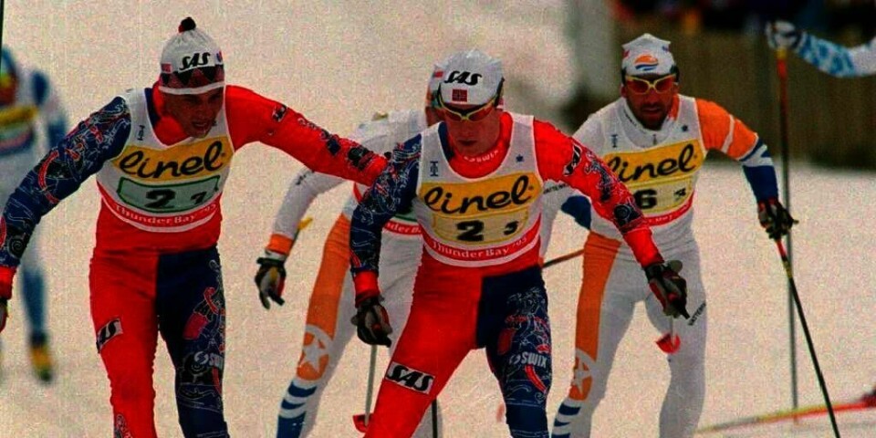 SINT: Skiløperen Bjørn Dæhlie har tidligere blitt sint over anklager om doping på 1990-tallet. Her veksler han med Erling Jevne under 4 x 10 kilometer stafett i VM i Thunder Bay i Canada i 1995.