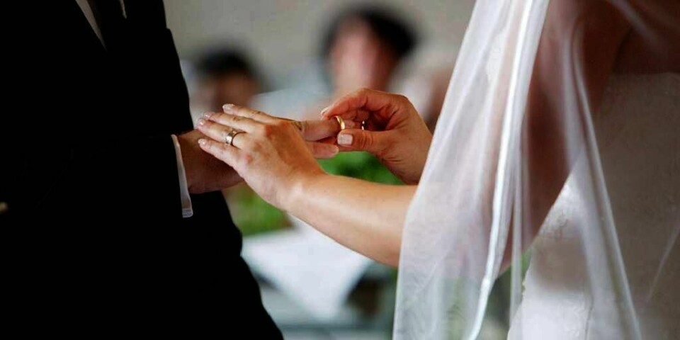 GIFT:  Flere giftet seg i 2012, og færre skilte seg.