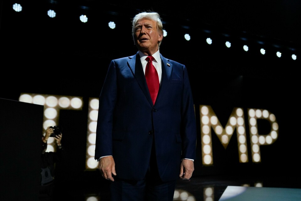 TALTE: Trump talte på landsmøte for republikanerne torsdag kveld amerikansk tid. Bilde av Trump som er klar for å tale for landsmøtet til republikanerne 18. juli. Foto: AP Photo