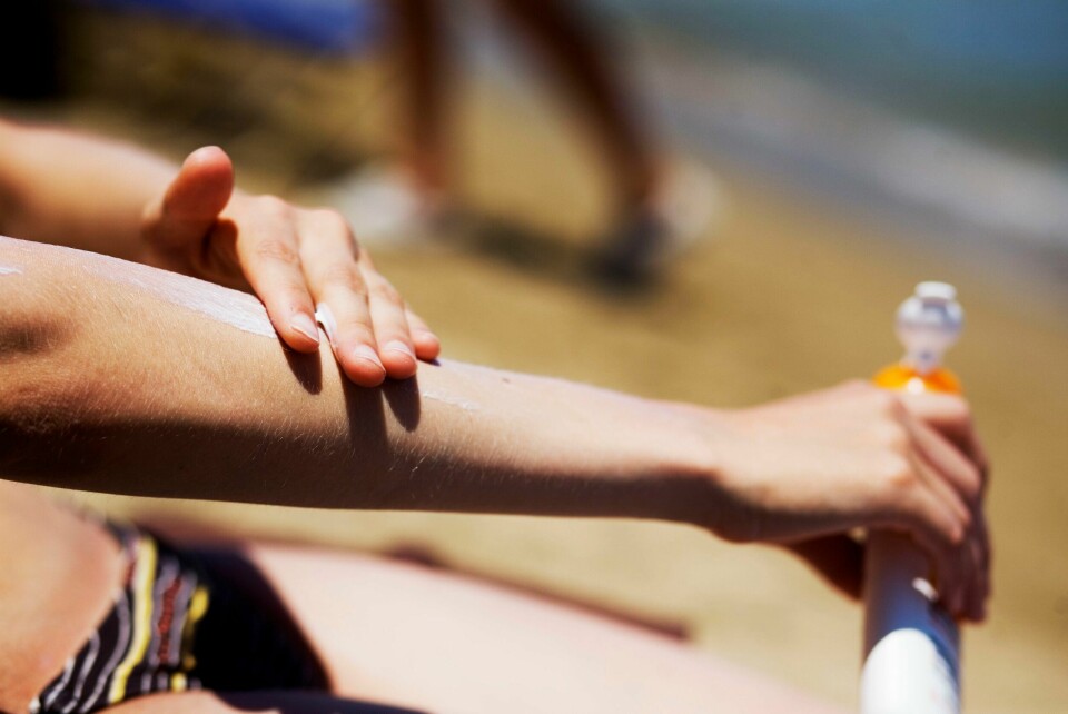 SOLKREM: Flere solkremer virker dårligere enn lovet. Mattilsynet har undersøkt. Fem av ti solkremar merkte med høg/veldig høg beskytting (SPF50 og SPF50+), hadde dårlegare solvern enn det som var oppgitt. Solkremen på biletet blei ikkje undersøkt i tilsynet. Foto: Kyrre Lien / NTB / NPK