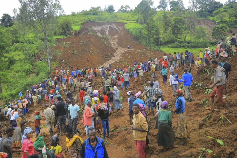 ETIOPIA: Dødstallet fortsetter å stige etter det store jordskredet i Etiopia mandag. Dødstallet fortsetter å stige etter det store jordskredet i Etiopia mandag. Fremdeles pågår det letearbeid etter flere savnede. Foto: Gofa Zone Government Communication Affairs Department / AP / NTB