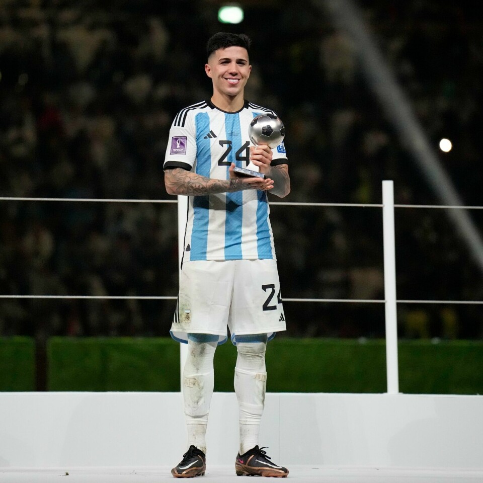 FOTBALL: Enzo Fernández la ut en video på Instagram. Der kan du høre de argentinske spillerne synge en sang om det franske landslaget. Bildet viser Enzo Fernandez. Han spiller på landslaget til Argentina.