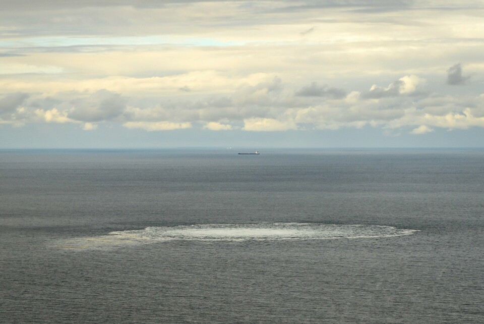 SABOTASJE: Nord Stream 1 og 2 ble utsatt for sabotasje. En ukrainsk mann på 44 år er mistenkt sammen med to andre. Gasslekkasjen ved den ene av de to gassrørledningene, Nord Stream 2, utenfor Bornholm. Bildet ble tatt 29. september 2022 av det danske forsvaret. Foto: Det danske forsvaret / NTB