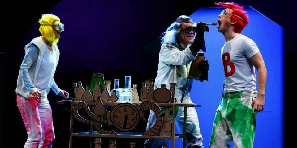 PROMPEPULVER: 6. mars har Doktor Proktors Prompepulver premiere på Nationaltheatret. Kim Haugen spiller Doktor Proktor, Ingjerd Egeberg spiller Lise og Lars Jacobsen spiller Bulle.
