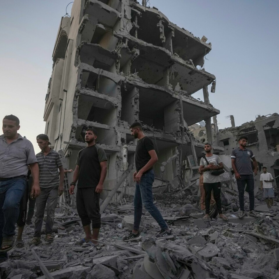 GAZA: Krigen mellom Israel og Hamas har kostet mange liv. Nå er nye samtaler om våpenhvile i gang. Nesten 40.000 palestinere har blitt drept i angrep på Gazastripen siden 7. oktober, ifølge Gazas helsedepartement. Det er trolig store mørketall. Her fra et angrep mot Deir al Balah på Gazastripen 6. august. Foto: Abdel Kareem Hana / AP / NTB