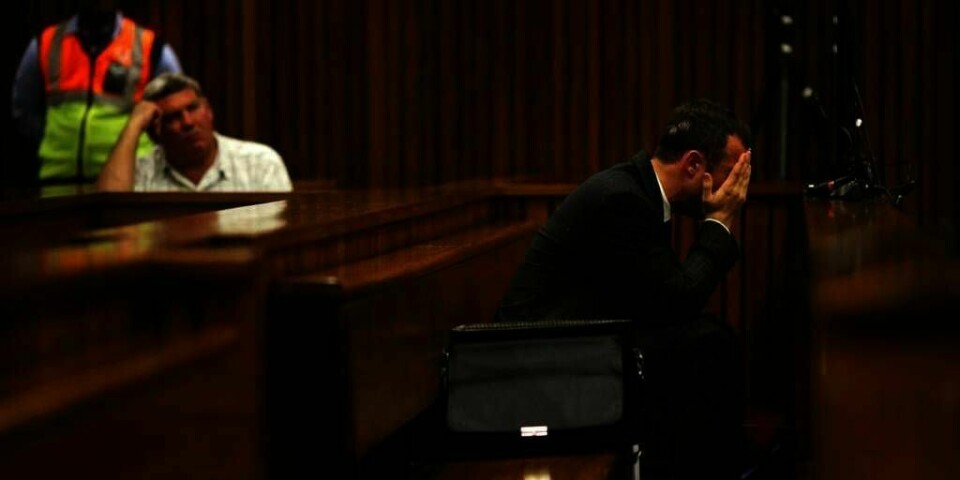 GRÅT: Oscar Pistorius gråt i retten. Han er tiltalt for å ha drept kjæresten sin.