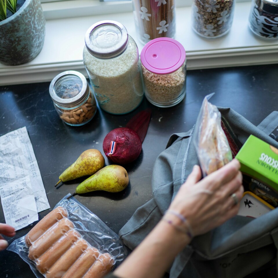 BILLIGERE: Matvarer ble billigere fra juli til august. Ifølgje SSB er det matvareprisane som held prisveksten oppe. Foto: Gorm Kallestad / NTB/ NPK