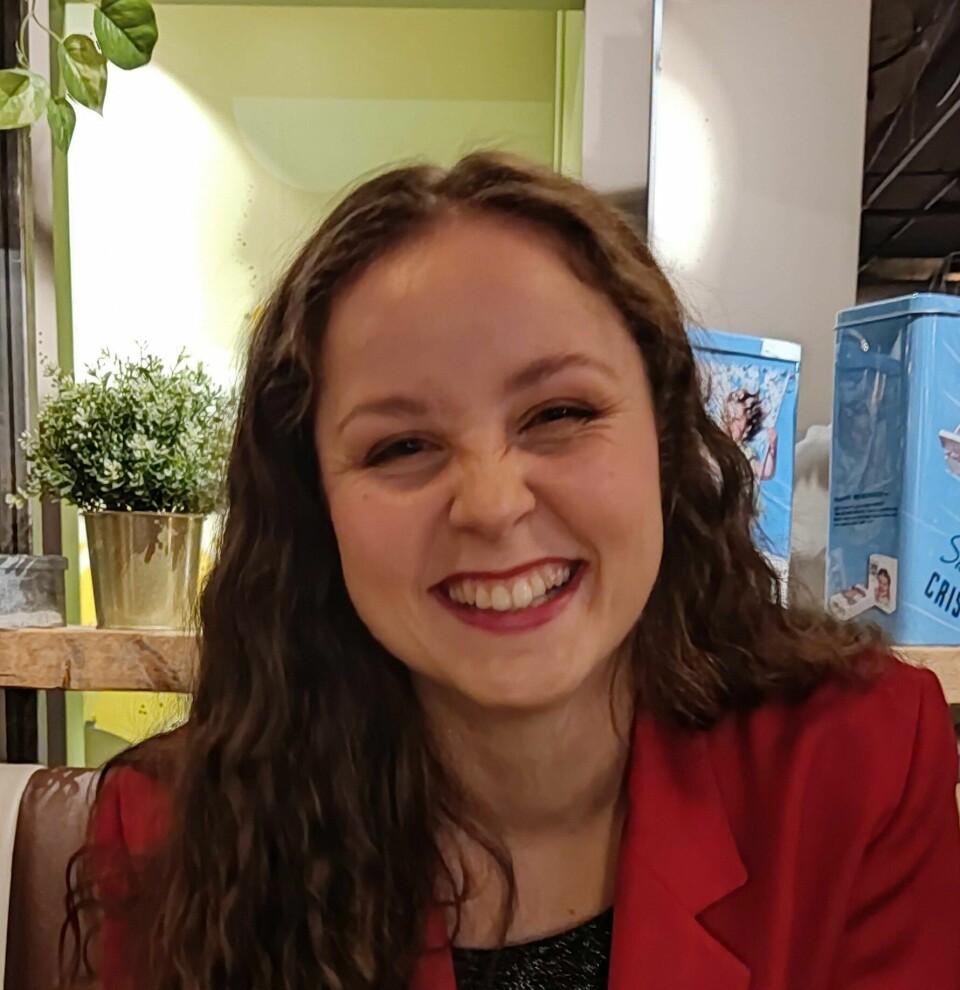LESING OG SKRIVING: – Jeg er dyslektiker. Lesing og skriving har alltid vært utfordrende for meg, skriver Kristine Midtbø. Bildet viser Kristine Midtbø.