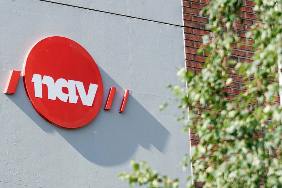 AVSLAG FRA NAV? Mange får et annet svar når de klager. Bilde av Nav sin logo på en vegg. Foto: NTB