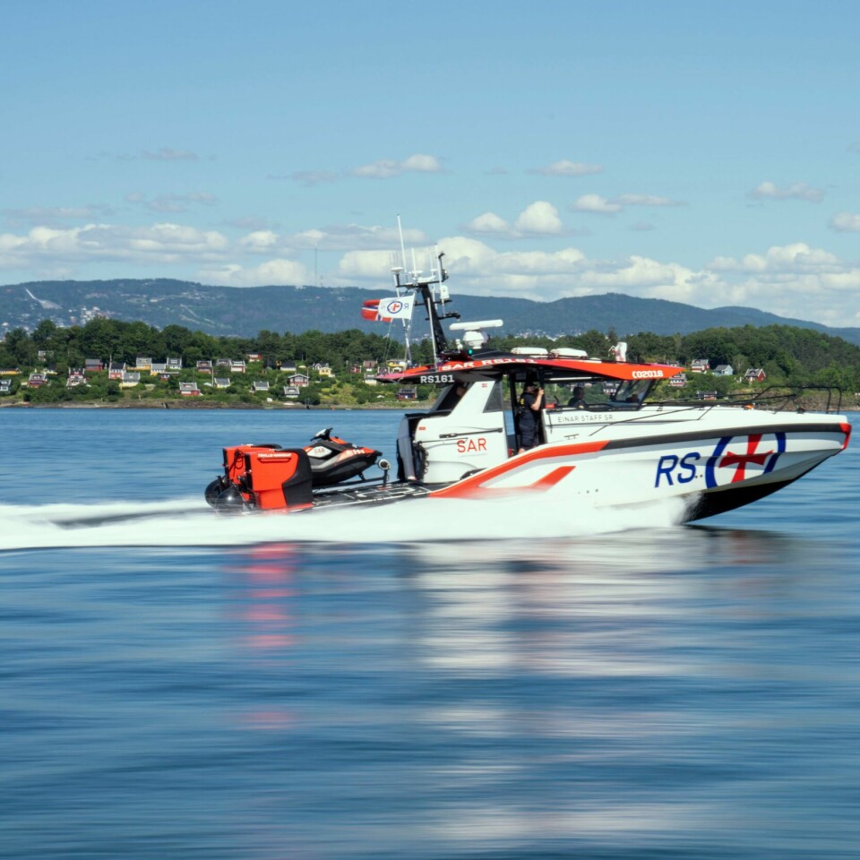 PÅ SJØEN: Redningsselskapet hjelper folk til sjøs. Redningsselskapet hadde fleire alvorlege oppdrag i sommar enn i fjor sommar.Foto: Beate Oma Dahle / NTB / NPK