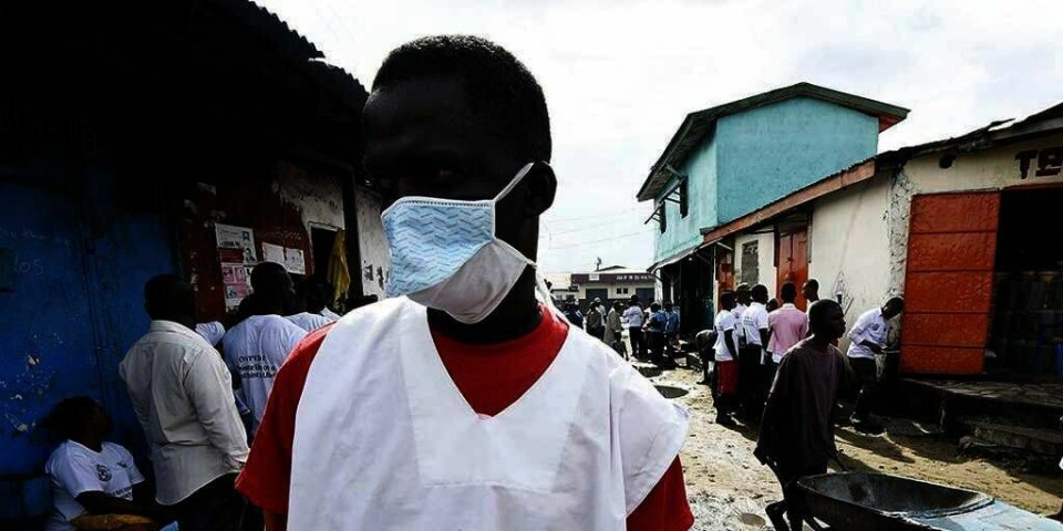 SYKE: I Liberia er mange syke av viruset ebola. Ebola smitter når folk kommer i kontakt med blod eller væske fra syke.