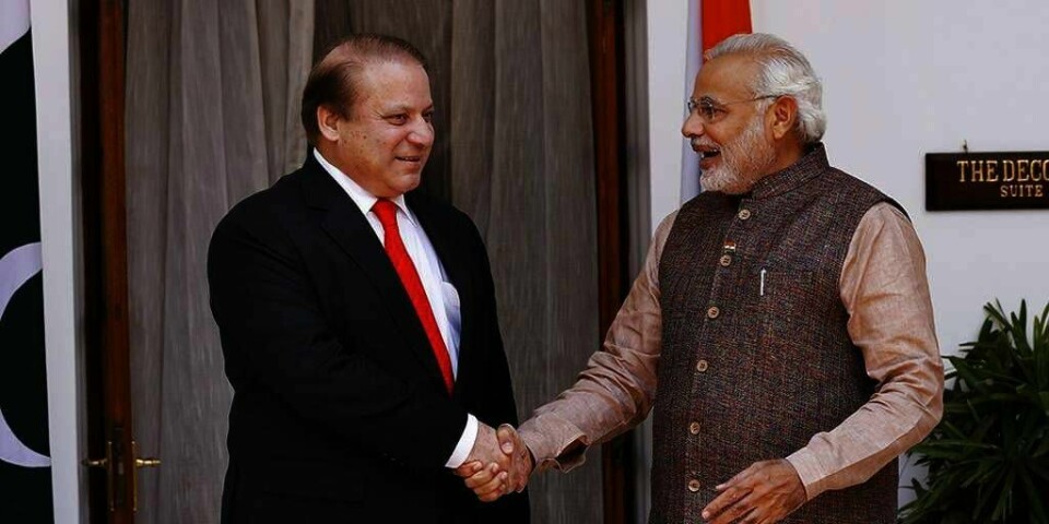 NEI: Her møtes Narendra Modi og Nawaz Sharif i mai 2014. De er statsministre i India og Pakistan. Forholdet mellom landene er ikke godt.
