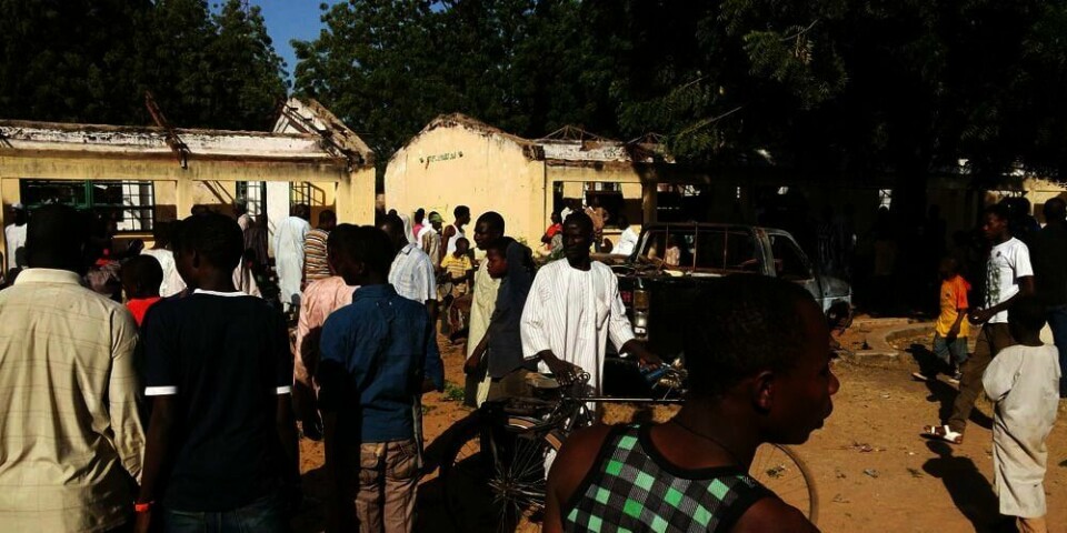 En bombe eksploderte ved en skole i Nigeria mandag.