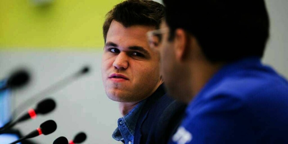 PARTILEDER:Magnus Carlsen (til venstre) kan avgjøre mye i torsdagens sjakkparti mot Vishy Anand. De to kjemper om tittelen som verdensmester i sjakk.