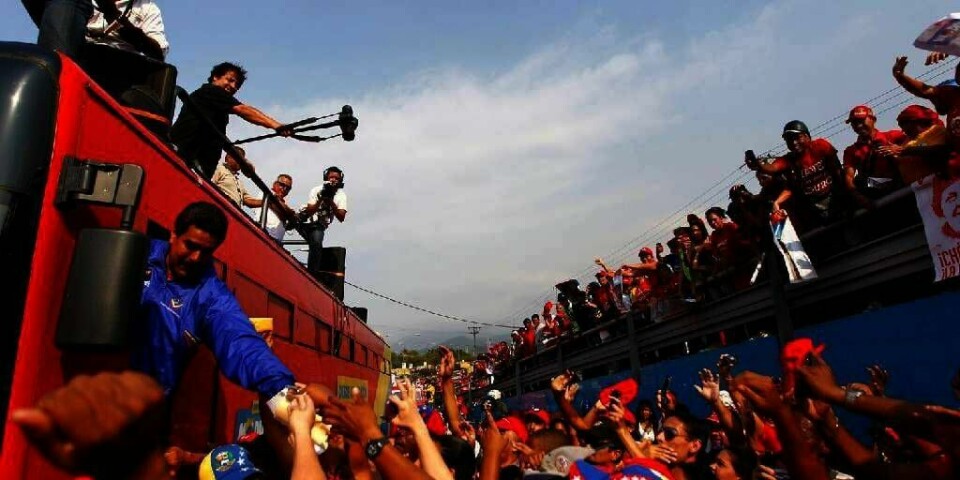 VALG: Nicolás Maduro driver valgkamp før søndagens valg. Venezuela har stengt grensene i frykt for at noen skal drepe ham.