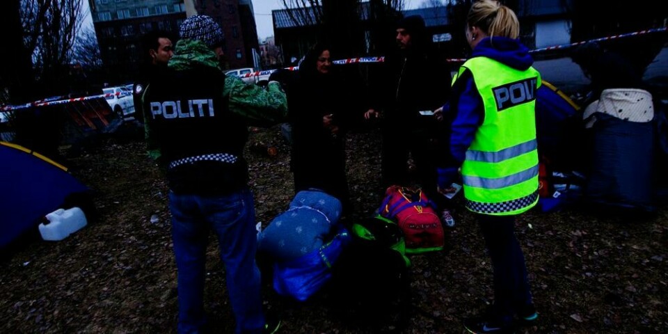 Ble fjernet: Politiet fjernet torsdag kveld de mellom 60 og 80 romfolkene som hadde satt opp telt i Middelalderparken i Oslo.