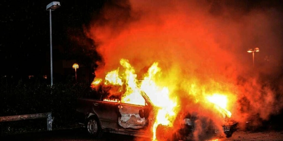 BILBRANNER: Det brenner fortsatt i flere av områdene rundt Stockholm. Onsdag kveld og natt til torsdag rykket brannvesenet ut for å slukke rundt 15 bilbranner.