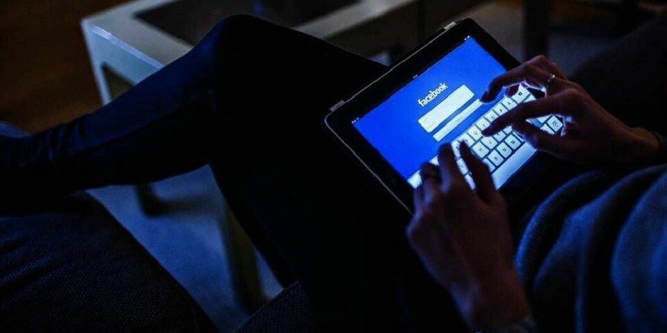 AVHENGIG?: Du kan være avhengig av Facebook uten at du er sykelig avhengig.