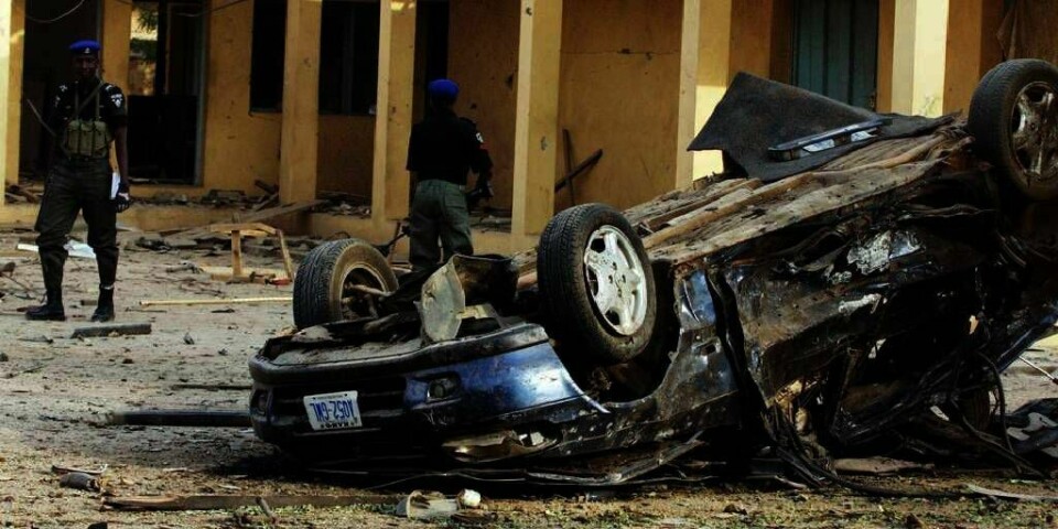 BOMBER: Nesten 180 mennesker ble drept i Nigeria fredag. Den islamistiske opprørs-gruppa Boko Haram angrep med bomber og skyting. En selvmords-bomber kom til politi-stasjonen i byen Kano. Han hadde bilen full av sprengstoff.