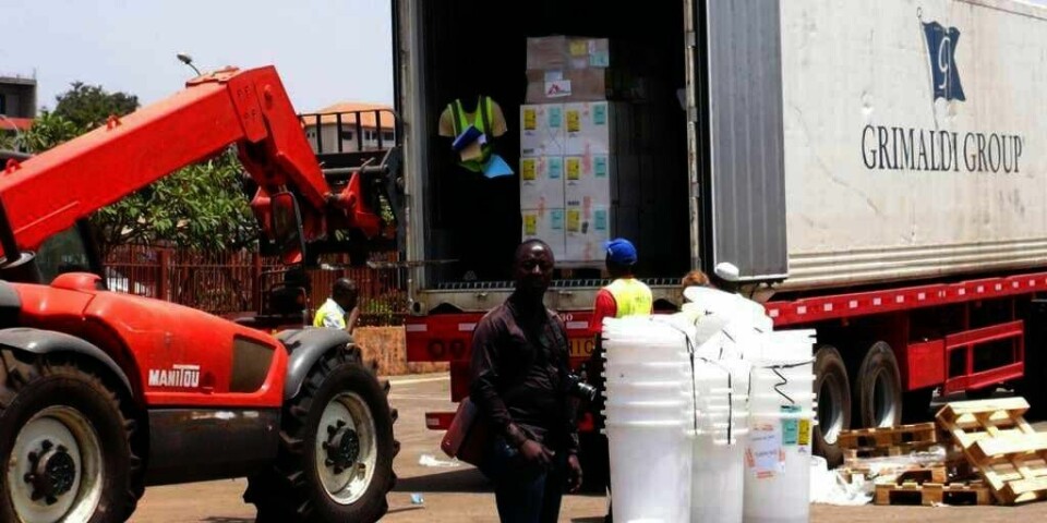FRYKT:Rundt 60 personer har dødd av sykdommen ebola i Guinea i Vest-Afrika. Her kommer organisasjonen Leger Uten Grenser med hjelpe-midler til å bekjempe sykdommen.