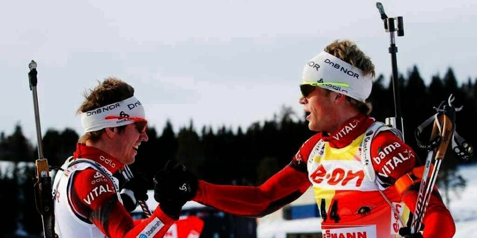 JOBB: Emil Hegle Svendsen og Tarjei Bø tok første og andre plass under verdenscupen jaktstart for menn. Det skjedde i Holmenkollen i fjor. Nå sliter begge med å finne formen før verdens-mesterskapet i skiskyting.
