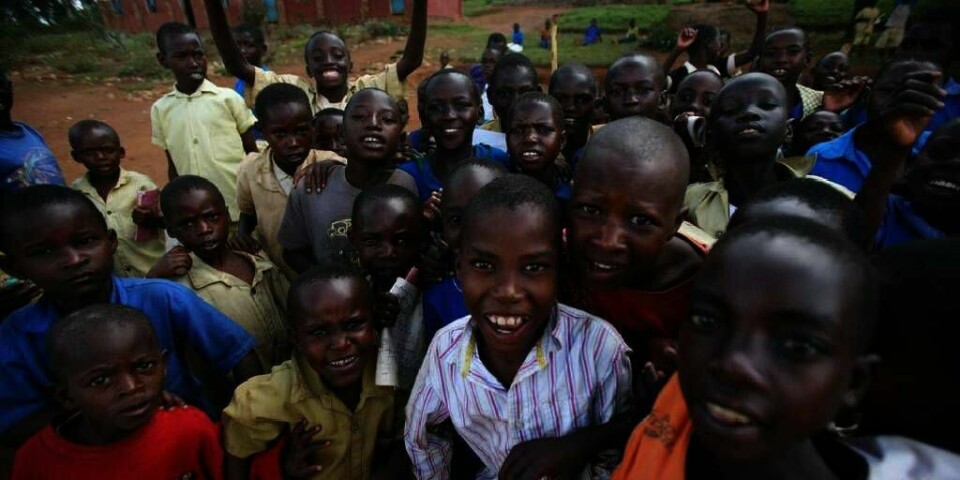 RWANDA: Artist Marion Rawn har møtt barn i Rwanda. Mange har det veldig vanskelig. Hun håper flere vil være med på å hjelpe.