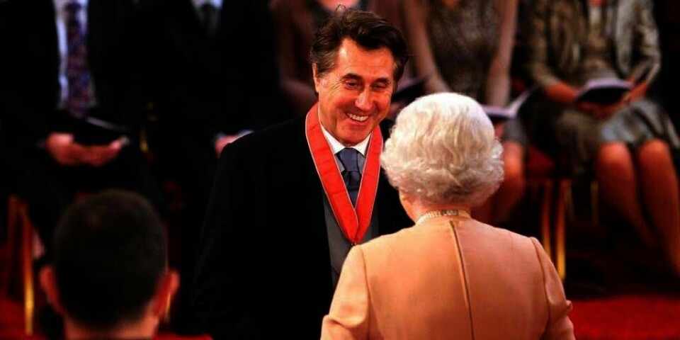 HEDRES: Sangeren Bryan Ferry lot seg gjerne hedre med en medalje fra dronning Elizabeth. Men mange andre nekter.