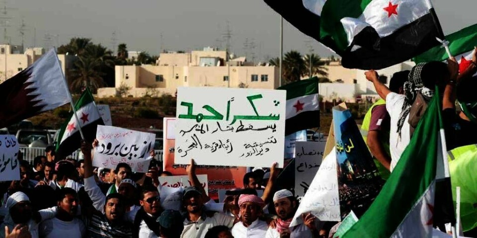 VOLD: Syriske myndigheter sier de angriper byen for å stanse opprøret mot president Bashar al-Assad. Mange hundre mennesker er døde. Nå sender myndighetene 1.000 nye soldater inn i byen Homs.