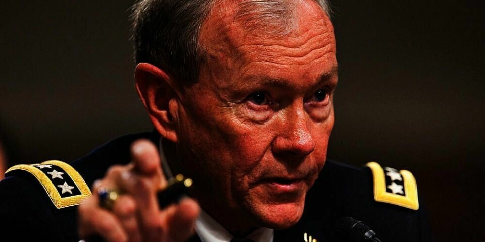 BOMBE: USAs forsvarssjef Martin Dempsey ber Israel om ikke å bombe Iran. Iran har laget atomanlegg. Bombing mener Dempsey blir galt akkurat nå. Han vil heller snakke med iranerne først.